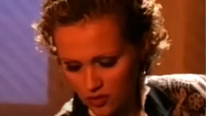 Harala je muzičkom scenom devedesetih: Evo gde je danas Vanna, koja je otpevala hit “Tek je 12 sati”