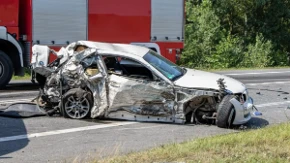 Zbog jezivog trenda na društvenim mrežama poginulo pet tinejdžera! Jurcali BMW-om u suprotnom smeru pa se zakucali u "hjundai" (FOTO)