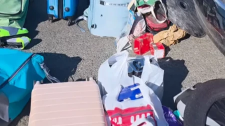 Suprug naše voditeljke izbacio kofere i kese nasred ulice: "Ko je kriv? Ometaš me!"