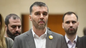 Otkrivena kompletna lista finansijera: Manojlović se nimalo ne razlikuje od "Žena u crnom"!