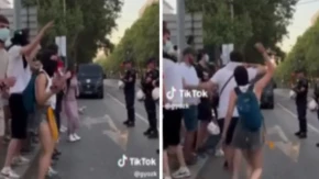 Prvo glume tugu, a onda prave cirkus: Maskirani blokaderi tišinu zamenili jezivom provokacijom policije