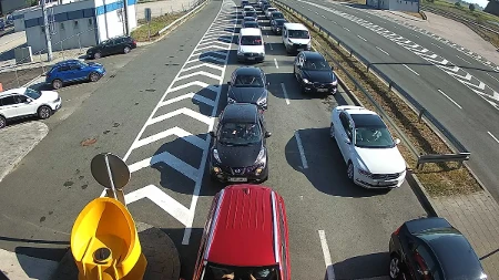 Gomile automobila na granicama: Pogledajte gde su najveće gužve i koliko se čeka!