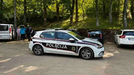 Motociklista stradao nakon što je podleteo pod kamion: Stravičan prizor na putu