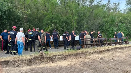 Vučić u Deliblatskoj peščari, obilazi područje zahvaćeno požarom (FOTO/VIDEO)