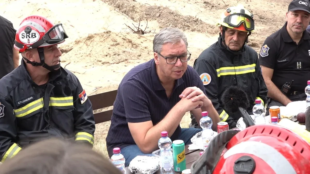 Vučić najavio odlikovanja za vatrogasce: Zaslužni su što nemamo nijedan izgubljen život