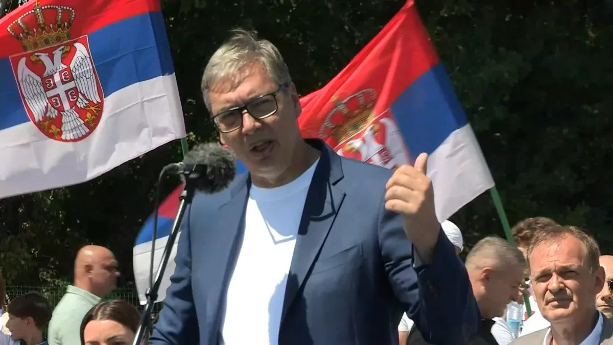 "Vi znate, pomagao sam i Sopoćane i džamiju" Vučić sa narodom u Novom Pazaru: Za mene je važno da čuvamo mir, radimo i gradimo Srbiju! 