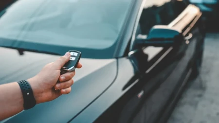 Auto vam se usijao na suncu - ne ulazite odmah unutra, trik sa ključem izbacuje vreli vazduh iz automobila