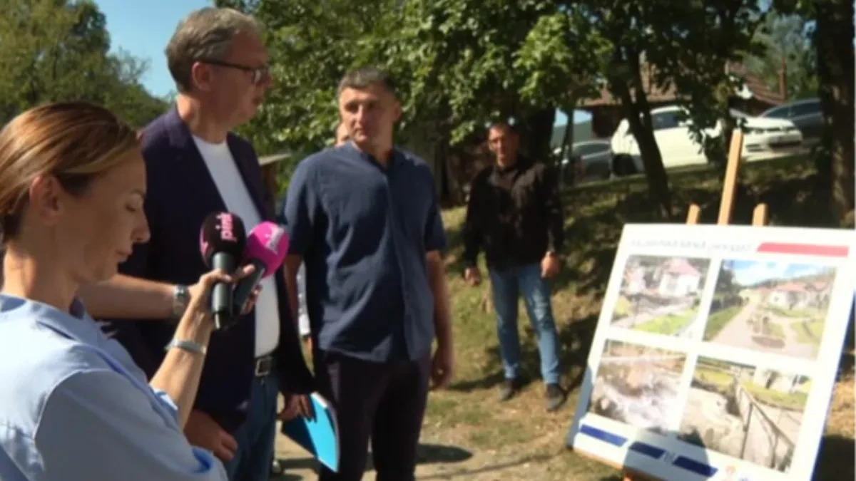 Vučić obišao Jošaničku Banju, pa odmah primetio šta nedostaje: „Dva auta ne mogu da se mimoiđu“