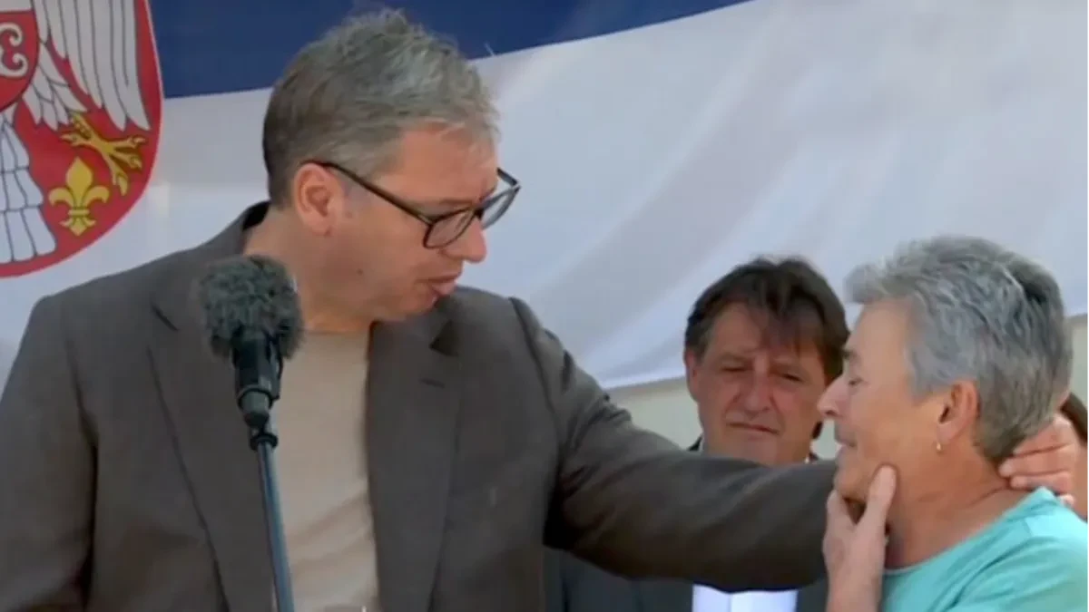 Uplakana žena prišla Vučiću! Uzeo je papir od nje i rekao: Rešićemo, samo nemojte da plačete