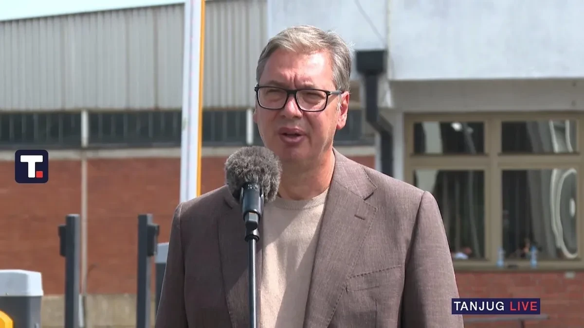 "Rasinski okrug je dao mnogo junaka koji su se borili protiv NATO agresora" Vučić obilazi radove na izgradnji Doma boraca