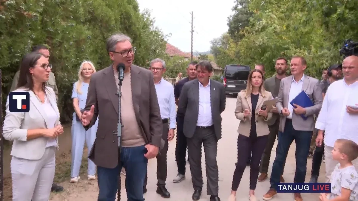 Vučić u domaćinstvu Vučetića u Parcanu kod Varvarina: Mališani mu priredili sjajan doček, predsednik najavio da će završiti školu i opštinske puteve