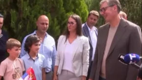 "Volimo vas, predsedniče" Mališani oduševljeno dočekali Vučića (VIDEO)