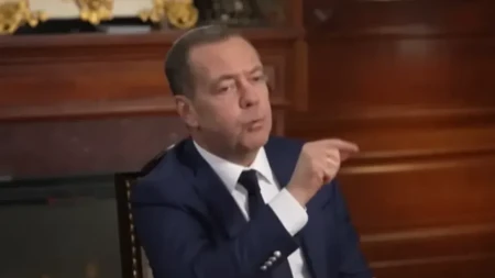 "Tu je Kosovo" Medvedev se ponovo pozvao na našu pokrajinu: NATO je neprijatelj, vidite šta rade