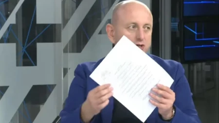 "Pogledajte kako Spajić piše ćirilicom kad mu treba!" Knežević otkrio odakle je dobio dokumenta