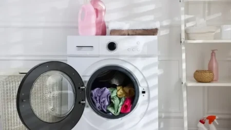 Tamna odeća neće izbledeti ako u mašinu stavite ovaj prirodni sastojak: Treba vam samo jedna šolja