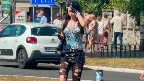 Ona je nova zadrugarka! Svi gledaju u nju, izgledom šokirala prisutne: "Ovakva još nije bila u Eliti"