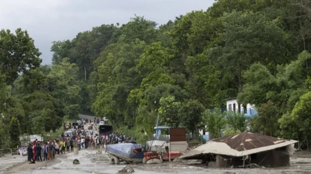 Šta je dovelo do katastrofe u Nepalu? (FOTO/VIDEO)