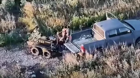 Ovo je Heroj Ukrajine: Bez kacige i pancira uleteo pravo u „zonu smrti“, ono što je uradio ostavilo sve bez reči (VIDEO)