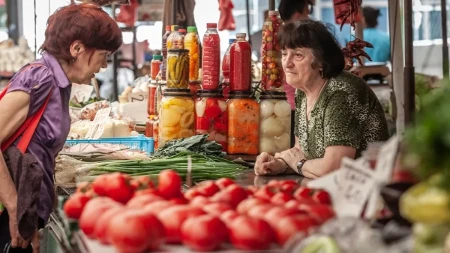 Breskva jeftinija, kajsija skuplja, a šta se dešava sa paprikom - velike promene na pijacama širom Srbije