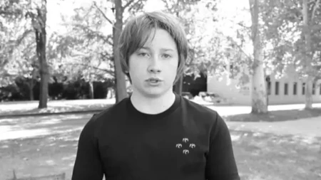 Da li je  "KORONA KID" zaista mrtav? Zgrnuo milione na lažnim kovid testovima, pa iznenada umro! Nakon sahrane u tajnosti pojavile se JEZIVE sumnje