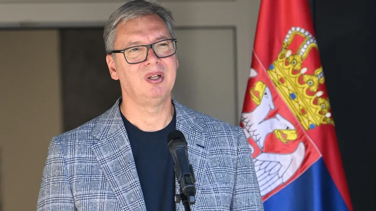 "Što im toliko smeta kandilo?" Vučić odgovorio na napade na Univerzitet SPC