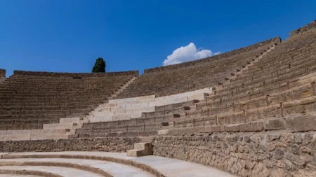 Kako mu je ovo palo na pamet? Italijan napravio lažni antički teatar, pa naplaćivao ulaznice turistima - evo kako je prevara otkrivena