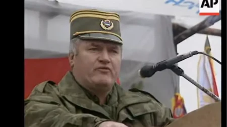 Čelični general zaplakao pred vojnicima: Mladić izgovorio rečenicu koja se pamti (VIDEO)