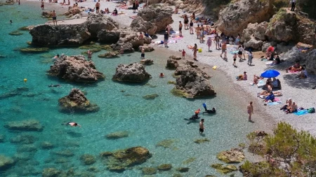 Grčka posle avgustovske gužve - more ostaje toplo, a turisti dobijaju ono što u špicu sezone nemaju