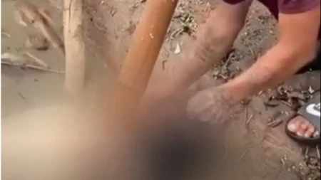 Uznemirujuće! Pogledajte šta rade sa telima poginulih u poplavama u Nepalu - dokle je stigao ljudski rod?! (VIDEO)