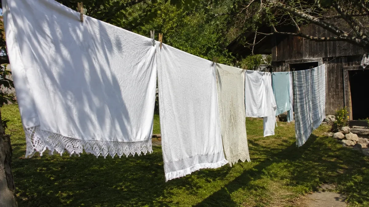 Monahinje ne koriste omekšivač, a veš im miriše na čisto: Evo šta dodaju u poslednju vodu
