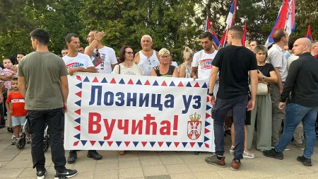 Vučić u Loznici: Odjekuju gusle i "Aco, Srbine" (FOTO/VIDEO)