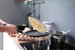 Evo kako da okrenete palačinke bez greške! Nikada više neće pucati, trik je genijalan