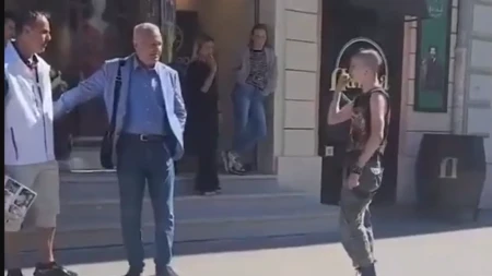 Nove scene nasilja u Novom Sadu! Naprednjak mirno stajao za štandom, a onda mu je prišao blokader (VIDEO)