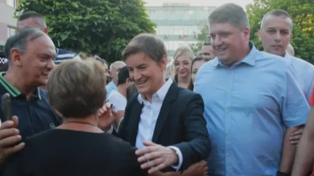 „Stidite se!“ Ana Brnabić zagrmela na blokadere: „Obične ljude nazivate robovima i narkomanima samo zato što podržavaju Vučića“