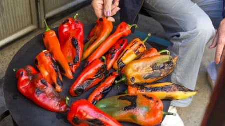 Najbrže ljuštenje pečenih paprika: Uklonite kožicu u samo jednom potezu