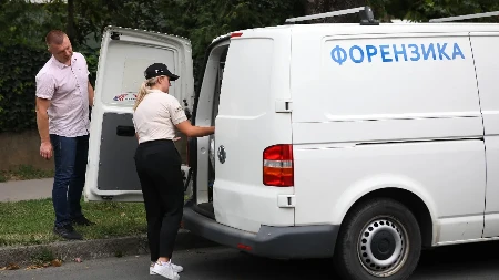 Policija traga za devojkom osumnjičenom za ubistvo deke na Karaburmi: Goli leš vezan pertlama na dušeku 