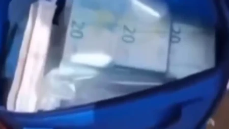 Filmska scena na poznatoj plaži: Voda izbacila torbu sa novcem, šokirani kupači prebrojali 700.000 evra