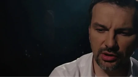 Našeg pevača pretukla žena! Doživeo jezivo nasilje, sve se desilo pred malom decom