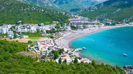Malo mesto na Jadranu osvaja niskim cenama - smeštaj od 10 evra, ručak od 5, ležaljke od 8