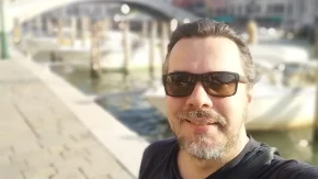 "Živim od invalidske penzije" Crnogorski pevač izašao iz bolnice, a ovo mu je jedini izvor prihoda