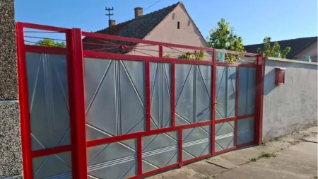 Renovirana kuća za 35.000 evra u srcu Bačke: Velika bašta i pomoćni objekat, spremna za useljenje