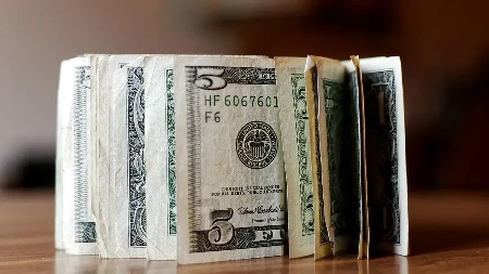Čeka se potez koji nije viđen 15 godina - dolar nastavlja da tone