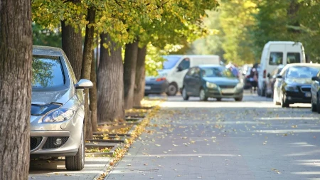 Žena se nepropisno parkirala, ostavila opuštenu poruku na kolima, pa izazvala lavinu komentara: Evo šta je napisala