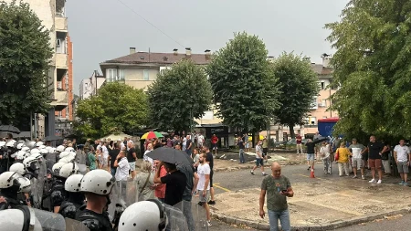 To je ta blokaderska "bolja Srbija": Psovke, mržnja i napad na srpske porodice usred Užica!
