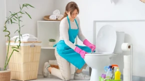 Domaćice se kunu u ovaj trik: Sve češće posipaju sodu bikarbonu oko WC šolje, kad vidite zašto i vi ćete uraditi isto