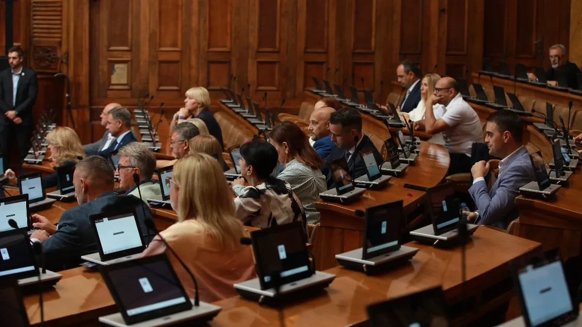 Skupština Srbije usvojila rebalans budžeta za 2026. godinu: Više novca za investicije, zdravstvo i pomoć građanima