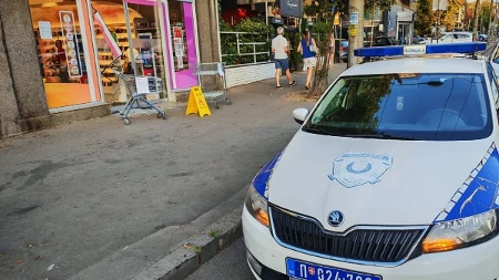 Lopov na Vračaru ukrao parfeme vredne 3.000 evra: Polomio vrata i pobegao (FOTO)