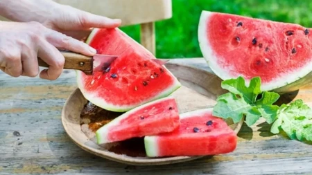 KOLIKO DUGO ISEČENA LUBENICA SME DA STOJI U FRIŽIDERU: Pogledajte kada je vreme da je bacite