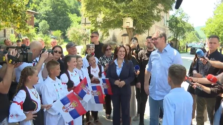 "Zapamtite, biće Aleksa veliki političar" Vučić razgovarao sa mališanima u Jezeru