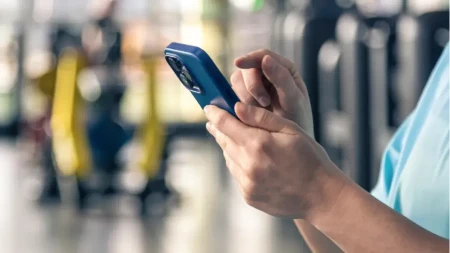 Niste ni svesni kakve se grozote kriju na vašem telefonu: Na ekranu imate streptokoku, stafilokoku i ešerihiju i sve to stavljate na svoje lice!